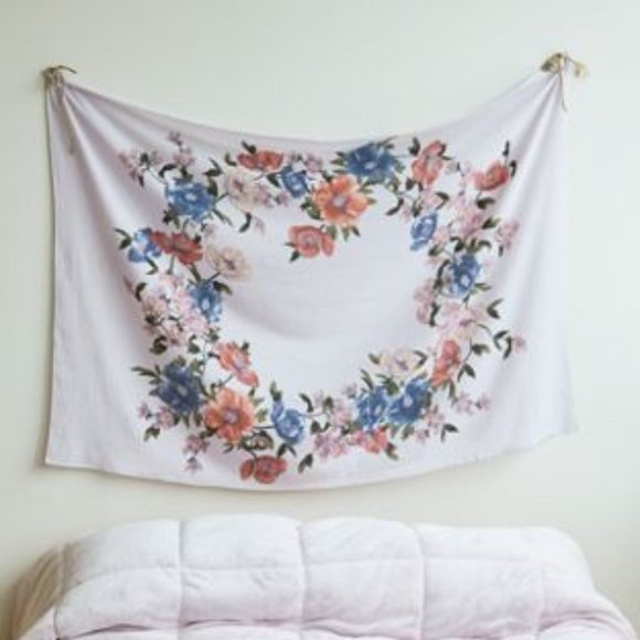 American Eagle Outfitters Other - NWT AE apt tapestry